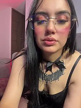 Lucy_699 webcam