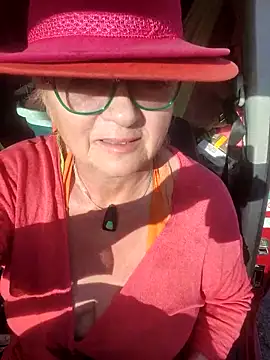 Webcam Model (Hot-Muci)  is live.Free join now!