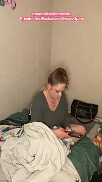 amandatheblondewife webcam