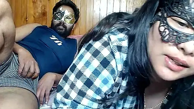 Cutehornycouples live sex cam