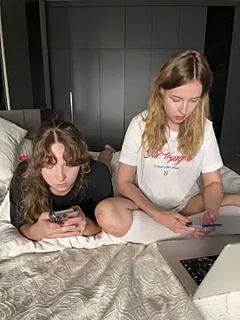 Nura_n_Sarah live sex cam