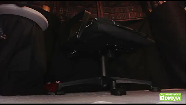 justshutupandwatch - Justshutupandwatch's free webcam - UK Sex Cams