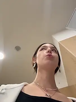 DollyTall's live cam