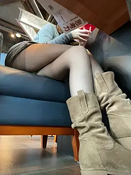 美女littleqiu在线直播