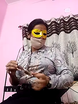 Webcam Model (Gullapi)  is live.Free join now!