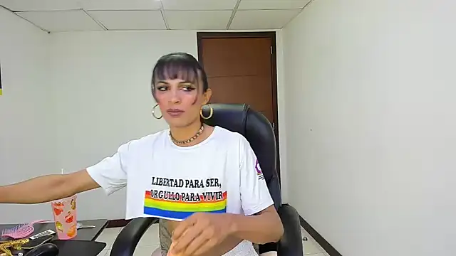 Aisha_hotts777 webcam