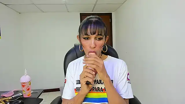 Aisha_hotts777 webcam