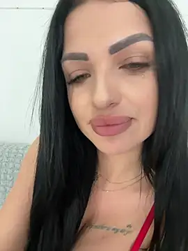 Webcam Model (IrisRossie)  is live.Free join now!