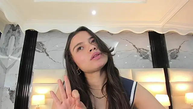 VictoriaKyros webcam