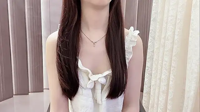 Shenlly Stripchat cam model