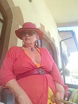 Webcam Model (Hot-Muci)  is live.Free join now!