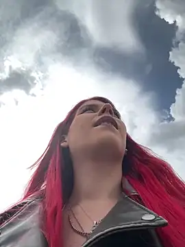 Webcam Model (RiriRoseey) is live