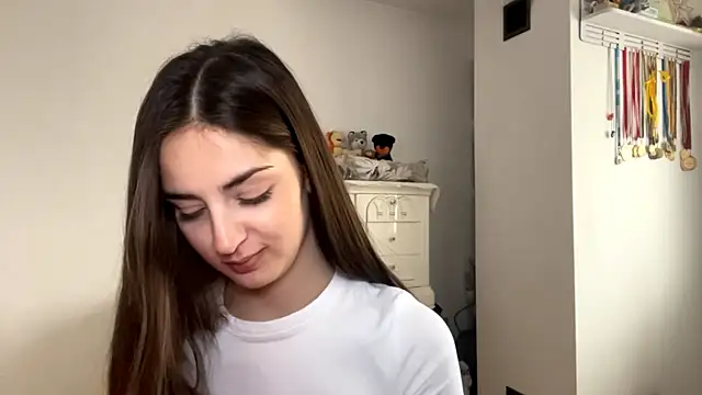 Rita_Sargoni -  slim live cam model from 