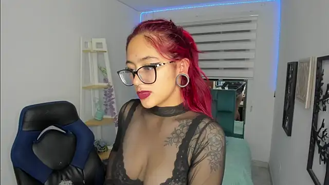 Sara_Red_X webcam