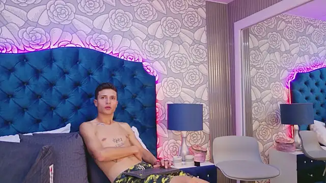 ChloeAndJeanPaul webcam