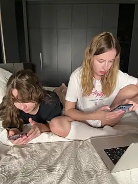 nura_n_sarah - Nura_n_Sarah's free webcam - UK Sex Cams