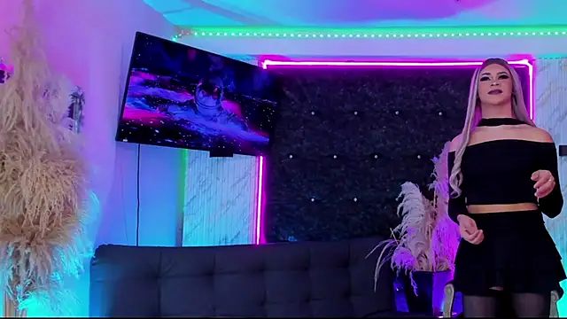 queens_wonders_blonders - Queens_Wonders_Blonders's free webcam - UK Sex Cams