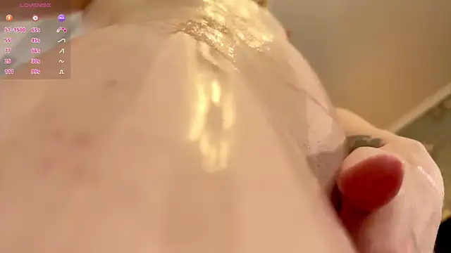 glaydsleveto (F young) - drops of oil all over the body