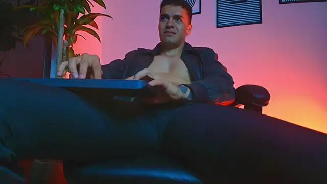 ALPHA_DOMINUS_ Live Webcam on Stripchat