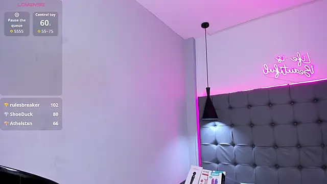 scarletcherry18 webcam