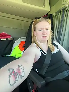 TruckerBabeLeenchen's room