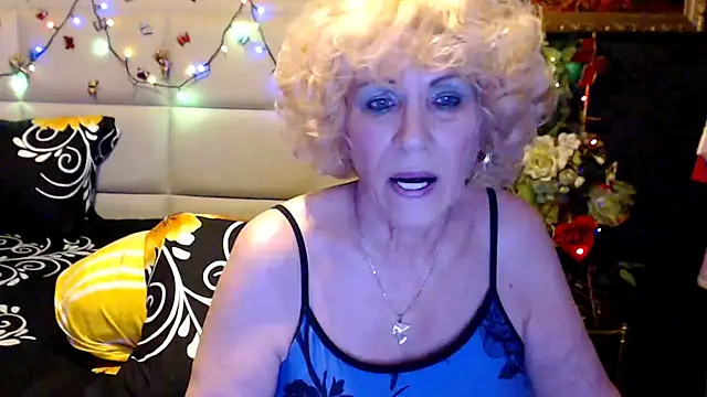 HappyWomanOn webcam