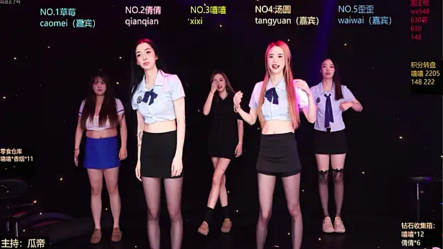 只是想在人群中多看你一眼