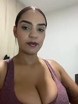 Sara-77 Live Webcam on Stripchat