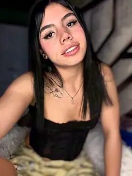 Laura-Khalifa webcam