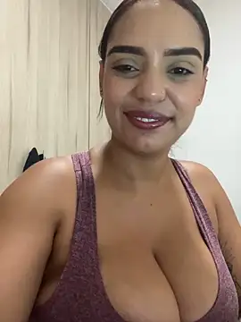 Sara-77 live sex cam