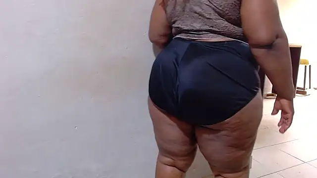 MatureBootyBabe4Uxx webcam