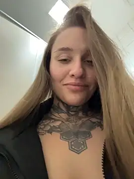 KishaMur - brunette slim live cam model from 