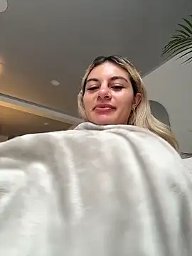 athenearossi (F young) - Bounce my tits until they come out