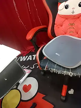 Alone_nothing webcam