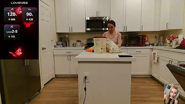 Blondiewithanass webcam