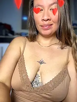 Emiily_lee live sex cam