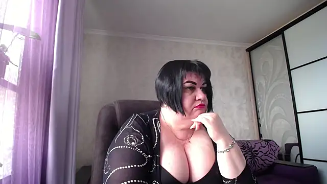 AlluringCurves webcam