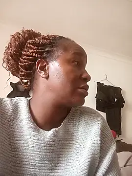 sluttylaura21 webcam