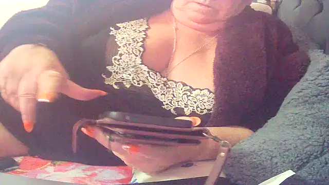 playful_milf_demi - Playful_MILF_Demi's free webcam - UK Sex Cams