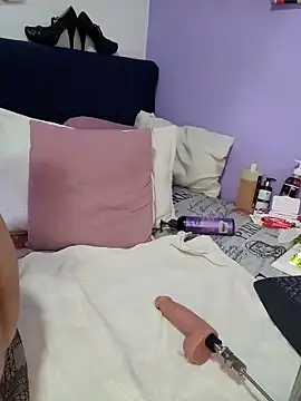 Scarlet_curly8a webcam