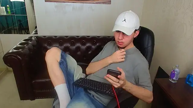 KrewVaughn live sex cam