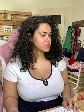 Curvydesifromgermany webcam