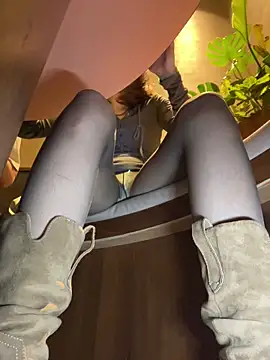 美女littleqiu在线直播