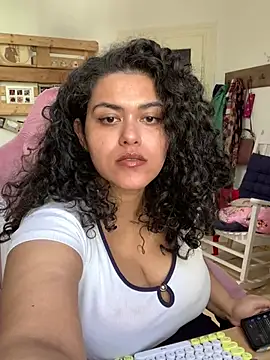 Curvydesifromgermany webcam