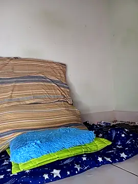 Clouer_glow16 Live Webcam on Stripchat