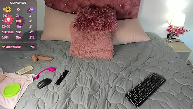 luna_velveth webcam