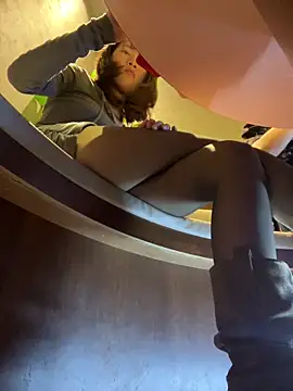 美女littleqiu在线直播