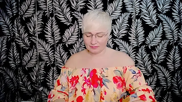 Olivia_playful webcam