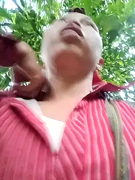 NIANIAKUTE live sex cam