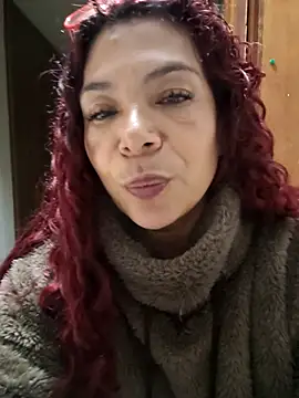 Scarlet_curly8a webcam